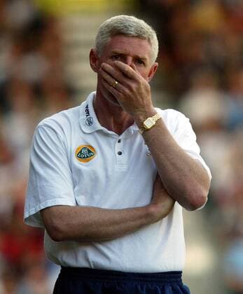 Trainer Nigel Worthington (Norwich) kann es nicht fassen - er ist mit seiner Mannschaft abgestiegen -  Fußball Herren English Premier League 2004 2005, 1. Englische Liga, Norwich City Einzelbild London Enttäuschung, Verzweiflung,