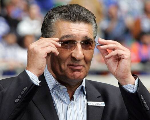 Manager Rudi Assauer (Schalke) richtet seine Brille Fußball 1. BL Herren Saison 2004 2005, FC Schalke 04 Porträt Gelsenkirchen