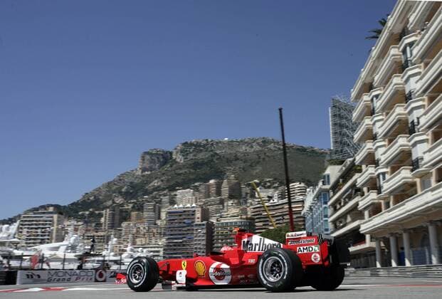 Michael Schumacher (Deutschland Ferrari) mit seinem Boliden in der Hafenschikane Motorsport Grand Prix Herren Großer Preis von Monaco 2005, Formel 1 Weltmeisterschaft, F1, F, GP, WM, Freies Training Einzelbild Circuit de Monaco Monte Carlo, nouvelle chicane
