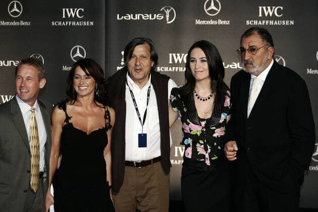 Verleihung der Laureus World Sports Awards, v. li.: Nadia Comaneci (Rumänien) mit ihrem Ehemann Bart Conner, Ilie Nastase (Rumänien) mit seiner Ehefrau Amalia und Tennismogul Ion Tiriac (Rumänien) Turnen Laureus World Sports Awards 2005, Award, Sportlerwahl, Ehrung, Sportlerehrung, Sportlerauszeichnung Gruppe Tennis, Nadja Estoril