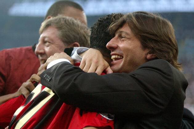 Generaldirektor Leonardo umarmt seinen Landsmann Serginho (Milan) Fußball Herren Serie A 2004 2005, 1. Italienische Liga, AC Mailand Gruppe Mailand Freude,