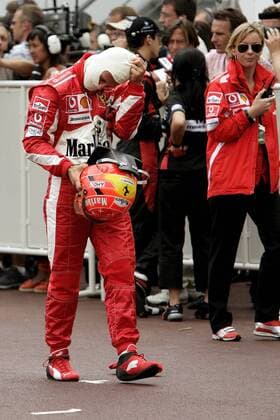 Michael Schumacher (Deutschland Ferrari) unterwegs im Fahrerlager Motorsport Grand Prix Herren Großer Preis von Monaco 2005, Formel 1 Weltmeisterschaft, F1, F, GP, WM Einzelbild Circuit de Monaco Monte Carlo
