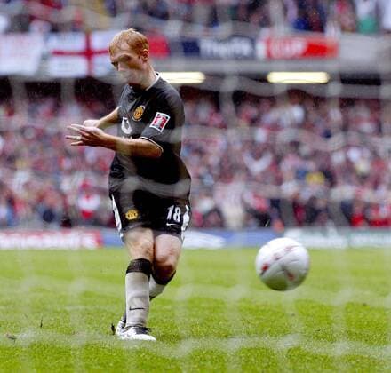 Paul Scholes (Manchester United) vergibt einen Elfmeter -  Fußball Herren FA Cup Finale 2004 2005, English Premier League, 1. Englische Liga, Englischer Pokal, Pokalspiel Einzelbild Cardiff