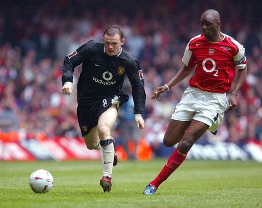 Patrick Vieira (re., Arsenal) gegen Wayne Rooney (Manchester United) -  Fußball Herren FA Cup 2004 2005, Finale, Endspiel, Arsenal FC London - Manchester United 5:4 n.E., ManU, Vdig Gruppe Cardiff Dynamik,