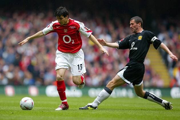 Roy Keane (re., Manchester United) gegen Cesc Fabregas (Arsenal) -  Fußball Herren FA Cup 2004 2005, Finale, Endspiel, Arsenal FC London - Manchester United 5:4 n.E., ManU, Vdig Gruppe Cardiff Dynamik,