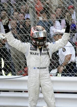 Sieger Kimi Räikkönen (Finnland McLaren Mercedes) jubelt Motorsport Grand Prix Herren Großer Preis von Monaco 2005, Formel 1 Weltmeisterschaft, F1, F, GP, WM Einzelbild Circuit de Monaco Monte Carlo Freude,