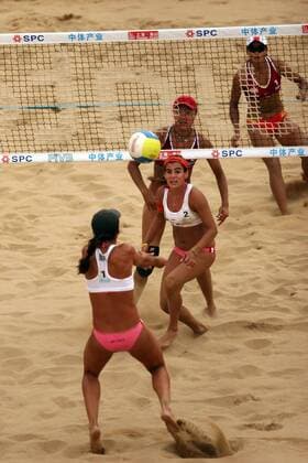 Spiel um Platz 3 zwischen Ana Paula Connelly Shaylyn Bede (beide Brasilien) und Wang Fei Tian Jia (beide China) -  Beachvolleyball Damen Swatch FIVB World Tour 2005, Jinshan Open, Beach, Worldtour, Spiel um Platz 3, Drei, Vdig, Gruppe IMCpau4208327 Shanghai