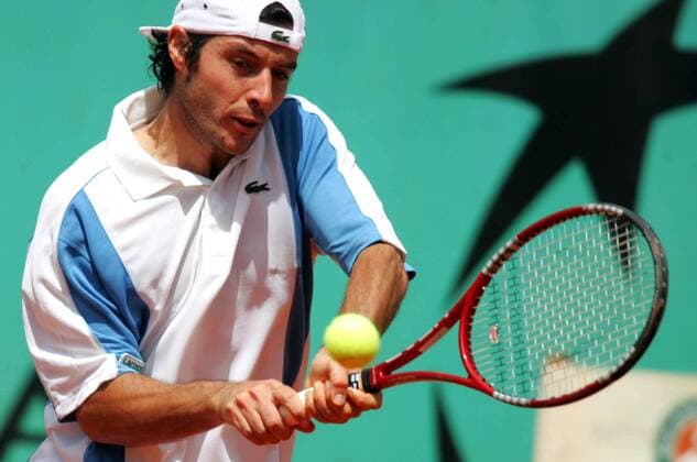 Sebastien Grosjean (Frankreich) - beidhändige Rückhand Tennis Herren French Open 2005, Grand Slam, ATP Tour Einzelbild Roland Garros pan9321 Paris  