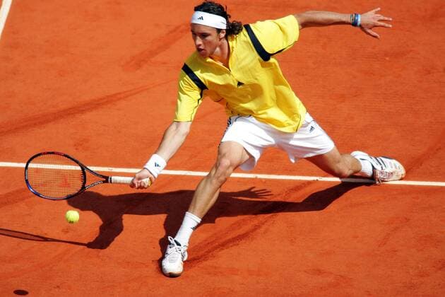 Juan Monaco (Argentinien) - Vorhand Tennis Herren French Open 2005, Grand Slam, ATP Tour, Sand, Sandplatz, Sandplatztennis, Sandplatzturnier Einzelbild Roland Garros pan9321 Paris Dynamik,  
