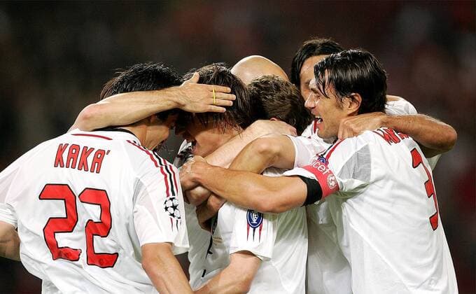 Torjubel Milan um den Spieler Kaka (li.) herum Fußball EC 1 Herren Champions League 2004 2005, Finale, Endspiel, AC Mailand - Liverpool FC 5:6 n.E. Gruppe Istanbul Freude, Begeisterung,
