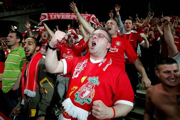Liverpooler Fans feiern den Champions League Sieg Fußball EC 1 Herren Champions League 2004 2005, Finale, Endspiel, FC Liverpool, Europacupsieg, Europacupsieger Gruppe Emotionen Istanbul Freude, Begeisterung,