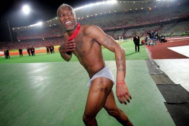Djibril Cisse (Liverpool) feiert ausgelassen und halbnackt den Gewinn der Champions League Fußball EC 1 Herren Champions League 2004 2005, Finale, Endspiel, Liverpool FC, Vdig Einzelbild pan9365, Atatürk Olympiastadion, Olimpiyat Istanbul  