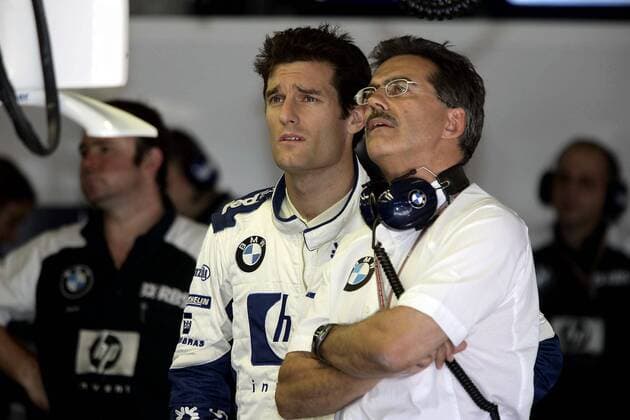 Mark Webber (Australien, li.) und Motorsportchef Dr. Mario Theissen (Deutschland beide BMW Williams) betrachten skeptisch die Zeiten Motorsport Grand Prix Herren Großer Preis von Europa 2005, Formel 1 Weltmeisterschaft, F1, F, GP, WM Gruppe Nürburgring Nürburg Skepsis,