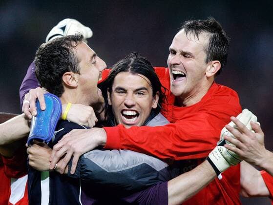 Schlußjubel Liverpool, v. li.: Torwart Jerzy Dudek, Milan Baros und Dietmar Hamann Fußball EC 1 Herren Champions League 2004 2005, Endspiel, Finale, Liverpool FC Gruppe Istanbul Freude, Begeisterung,