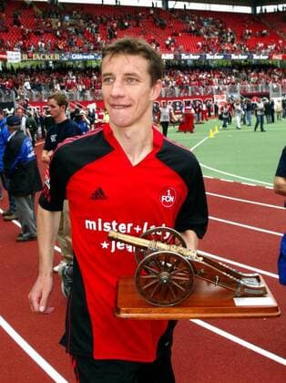 Marek Mintal (Nürnberg) - Torschützenkönig der Saison 2004 2005 mit der Kicker Torjägerkanone Fußball 1. BL Herren Saison 2004 2005, 1. FC Nürnberg, Torjäger Einzelbild Kanone Nürnberg