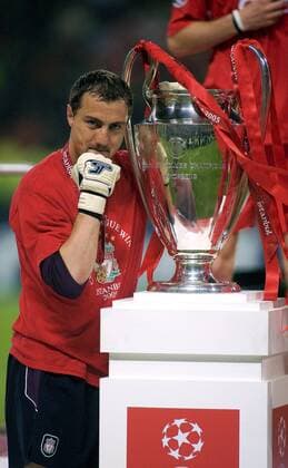 Torwart Jerzy Dudek (Liverpool) jubelt neben dem Champions League Pokal Fußball EC 1 Herren Champions League 2004 2005, Finale, Endspiel, FC Liverpool, Vdig Einzelbild Istanbul Freude,