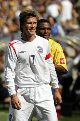 David Beckham (li., England) und Hector Hurtado (Kolumbien) in Erwartung des Balles - (Icon9182369) Fußball Länderspiel Herren Länderspiel 2005, Freundschaftsspiel, Test, Testspiel, Nationalmannschaft, Nationalteam, Vdig Gruppe East Rutherford EDITORIAL USE ONLY