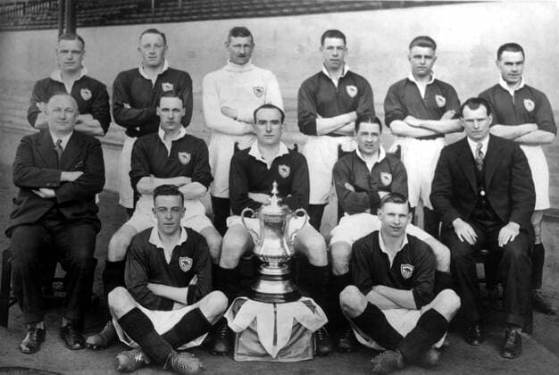 Fußball, Trainerhistorie, FC Arsenal Arsenal, hi.v.li.: A. Baker, J. Lambert, Torwart C. Preedy, W. Seedon, E. Hapgood, R. John, Mitte: Trainer Herbert Chapman, D. Jack, T. Parker, A. James, Co Trainer T. Whittaker, vorn: J. Hulme, C. Bastin -  Fußball Herren FA Cup 1929 1930, Englischer Pokal, Pokalsieger, Arsenal FC London Totale London