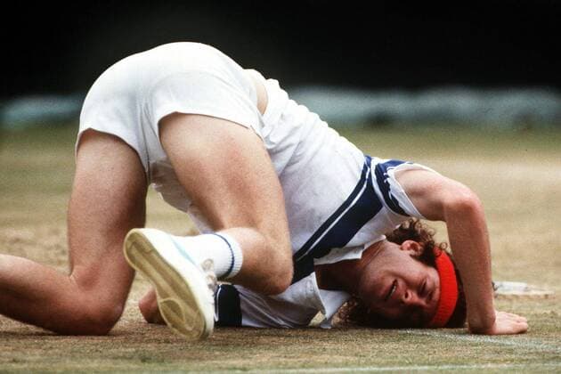 John McEnroe (USA) enttäuscht am Boden -  Tennis Herren All England Championships 1981, Grand Slam, ATP, Finale, Endspiel Einzelbild Wimbledon London Enttäuschung, Verzweiflung,