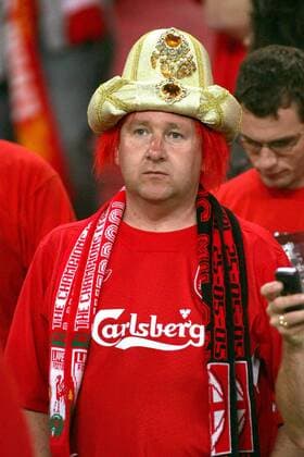 Liverpool Fan anläßlich des Istanbuler Finals mit landestypischer Kopfbedeckung Fußball EC 1 Herren Champions League 2004 2005, FC Liverpool, Finale, Endspiel, Vdig Einzelbild Istanbul