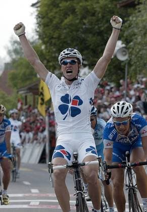 Bernhard Eisel (Österreich FDJeux.com) jubelt, er gewinnt die 1. Etappe der Tour de Suisse von Schaffhausen nach Weinfelden Radsport Herren Tour de Suisse 2005, Straßenradsport, Straße, Rad, ProTour Einzelbild 1. Etappe: Schaffhausen - Weinfelden Freude, Begeisterung,