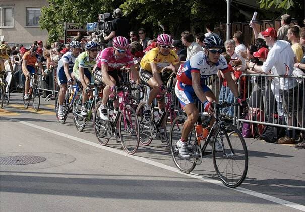 Jan Ullrich (2. v. re.) und Tobias Steinhauser (3. v. re., beide Deutschland Beide T Mobile) Radsport Herren Tour de Suisse 2005, Straßenradsport, Straße, Rad, ProTour Gruppe 1. Etappe: Schaffhausen - Weinfelden