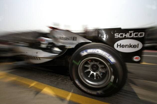 Kimi Räikkönen (Finnland McLaren Mercedes) mit seinem Boliden in der Boxengasse Motorsport Grand Prix Herren Großer Preis von Kanada 2005, Formel 1 Weltmeisterschaft, F1, F, GP, WM, Qualifying Einzelbild Montreal Dynamik,