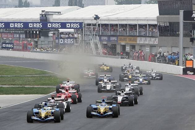 Start zum Großen Preis von Kanada 2005 - Giancarlo Fisichella (Italien, li.) und Teamkollege Fernando Alonso (Spanien beide Renault) übernehmen die Führung vor der ersten Kurve Motorsport Grand Prix Herren Großer Preis von Kanada 2005, Formel 1 Weltmeisterschaft, F1, F, GP, WM, Vdig, Totale Montreal