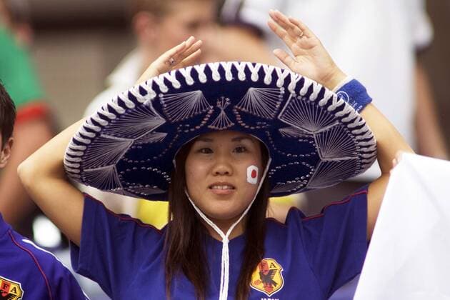 Weiblicher Japan Fan mit Sombrero Fußball Länderspiel Herren Confederations Cup 2005, Confederationscup, Konföderationencup, Konföderationen, Confedcup, Confed Einzelbild Hannover