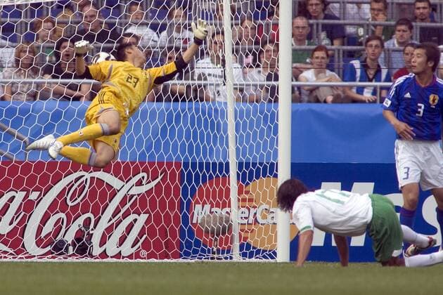 Torwart Yoshikatsu Kawaguchi (Japan) kassiert den Gegentreffer durch Jose Fonseca (Mexico) Fußball Länderspiel Herren Confederations Cup 2005, Confederationscup, Konföderationencup, Konföderationen, Confedcup, Confed Gruppe Hannover Dynamik,