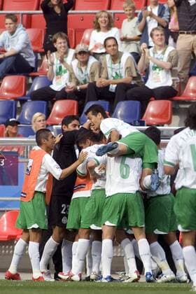 Schlußjubel Mexiko Fußball Länderspiel Herren Confederations Cup 2005, Confederationscup, Konföderationencup, Konföderationen, Confedcup, Confed Gruppe Hannover Begeisterung, Freude,