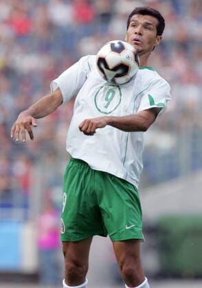 Jared Borgetti (Mexiko) am Ball Fußball Herren Confederations Cup 2005, Confederationscup, Länderspiel, Einzelbild Nationalmannschaft, Nationalteam, Nationaltrikot, Hannover
