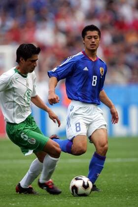 Mitsuo Ogasawara (re., Japan) gegen Ricardo Osorio (Mexiko) -  Fußball Länderspiel Herren Confederations Cup 2005, Confederationscup, Konföderationencup, Konföderationen, Gruppe B, Vdig Gruppe aflo003 Hannover Dynamik,