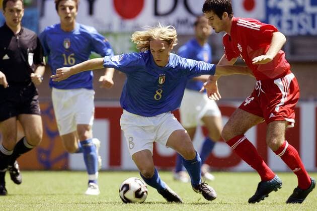Lorenzo Carotti (Italien U20, li.) gegen David Edgar (Kanada U20) -  Fußball WM Herren U 20 Junioren Weltmeisterschaft 2005, Länderspiel, Gruppe E Gruppe Kerkrade Dynamik,