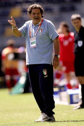 Nationaltrainer Paolo Berrettini (Italien U20) unzufrieden -  Fußball WM Herren U 20 Junioren Weltmeisterschaft 2005, Länderspiel, Gruppe E Einzelbild Kerkrade Skepsis,