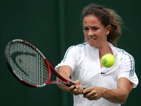 Patty Schnyder (Schweiz) - beidhändige Rückhand Tennis Damen All England Championships 2005, Grand Slam, WTA Tour, Einzelbild Wimbledon London Dynamik,
