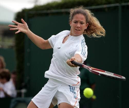 Patty Schnyder (Schweiz) - Vorhand Tennis Damen All England Championships 2005, Grand Slam, WTA Tour, Einzelbild Wimbledon London Dynamik,