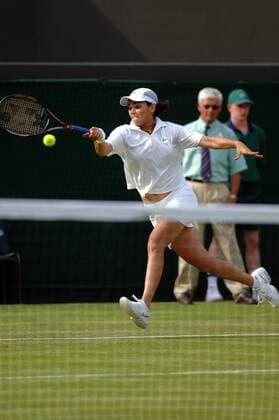 Eleni Daniilidou (Griechenland) - Vorhand Tennis Damen All England Championships 2005, Grand Slam, WTA Tour, Rasen, Rasenplatz, Rasentennis, Rasenturnier Einzelbild Wimbledon London Dynamik,