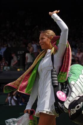 Maria Sharapova (Rußland) winkt den Zuschauern Tennis Damen All England Championships 2005, Grand Slam, WTA Tour Einzelbild Wimbledon London