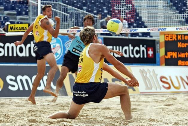 David Klemperer (Deutschland) - Feldabwehr Beachvolleyball Herren Swatch FIVB Weltmeisterschaft 2005, Beach Einzelbild Berlin Abwehr,