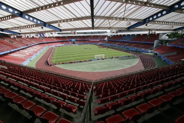 Innenansicht des Frankenstadions - Heimspielstätte des 1. FC Nürnberg und künftige Spielstätte bei der WM 2006 Fußball WM Herren Vorschau 2005 Weltmeisterschaft 2006, 1. FC Nürnberg, 1. BL. Totale Frankenstadion, Worldcup Stadium, World Cup Nürnberg