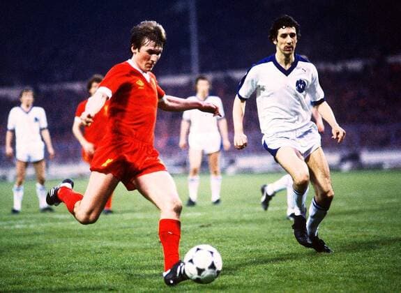 Kenny Dalglish (Liverpool, li.) zieht ab und trifft zum 1:0 -  Fußball EC 1 Herren Europapokal der Landesmeister 1977 1978, Europacup, Finale, Endspiel Gruppe London Dynamik,
