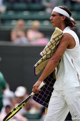 Rafael Nadal (Spanien) nachdenklich Tennis Herren All England Championships 2005, Grand Slam, ATP Tour Einzelbild Wimbledon London Enttäuschung, Nachdenklichkeit,