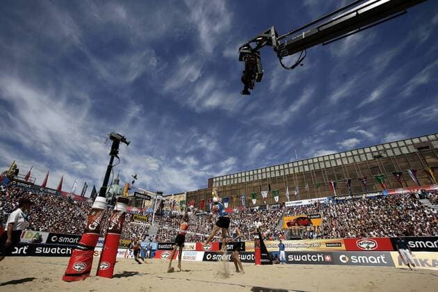 Szene aus dem Spiel um Platz 3 zwischen Brink Schneider (vorn) und Schön Polte (alle Deutschland) Beachvolleyball WM Herren Swatch FIVB Weltmeisterschaft 2005, Beach, Totale Berlin