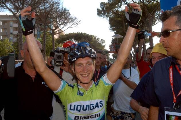 Enrico Gasparotto (Italien Liquigas Bianchi) jubelt über den Sieg bei den Italienischen Meisterschaften 2005 -  Radsport LM Herren Italienische Meisterschaft 2005, Landesmeisterschaft, Straßenmeisterschaft, Straßenradsport, Straße Gruppe Montesilvano Freude,