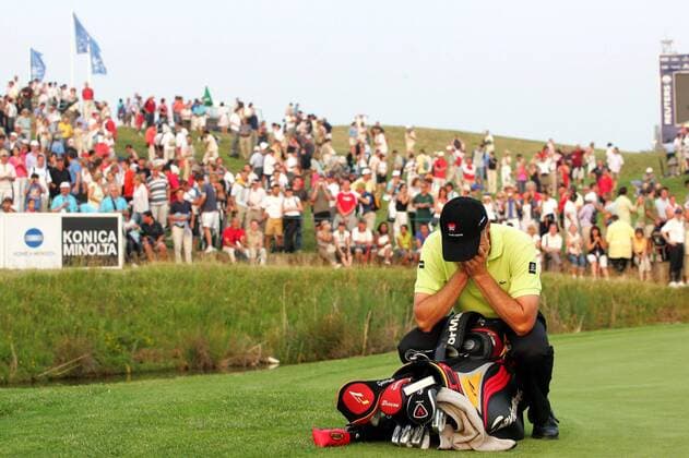 Jean Francois Remesy (Frankreich) fassungslos nach seinem Sieg bei den Open de France 2005 Golf Herren Open de France 2005, PGA European Tour, TPC of Europe, Golfen Einzelbild Le Golf National Paris, pan9940 Paris Glück, Freude,  