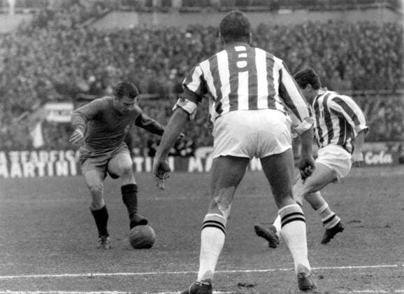 Ferenc Puskas (Real Madrid) am Ball -  Fußball EC 1 Herren Europapokal der Landesmeister 1961 1962, Europacup, Real Madrid CF - Juventus Turin, Juve, Vneg, Vsw Gruppe Dynamik,