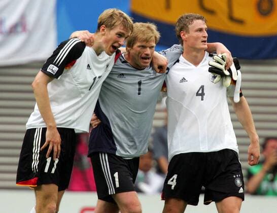 Schlussjubel Deutschland - v.li.: Per Mertesacker, Torwart Oliver Kahn und Robert Huth Fußball Länderspiel Herren Confederationscup 2005, Confederations Cup, Konföderationencup, Konföderationen, Confedcup, Confed Gruppe Leipzig Harmonie Freude, Kameradschaft