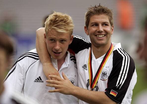 Mike Hanke (li.) und Thomas Hitzlsperger (beide Deutschland) - Schlußjubel Fußball Länderspiel Herren Confederations Cup 2005, Confederationscup, Konföderationencup, Konföderationen, Länderspiel Gruppe Nationalmannschaft, Nationalteam, Nationaltrikot Leipzig Freude,