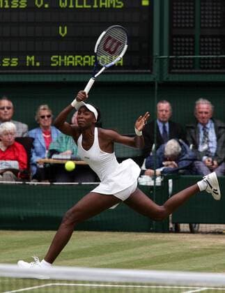 Venus Williams (USA) - Vorhand Tennis Damen All England Championships 2005, Grand Slam, WTA Tour, Rasen, Rasenplatz, Rasentennis, Rasenturnier Einzelbild Wimbledon London Dynamik,